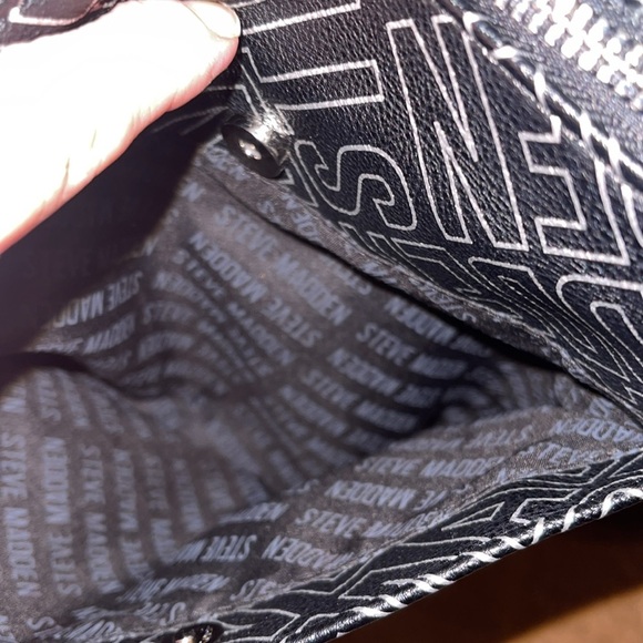 $20 (𝙇𝘼𝙎𝙏 𝘾𝙃𝘼𝙉𝘾𝙀)NWOT:Steve Madden Black Crossbody Bag - Picture 5 of 9